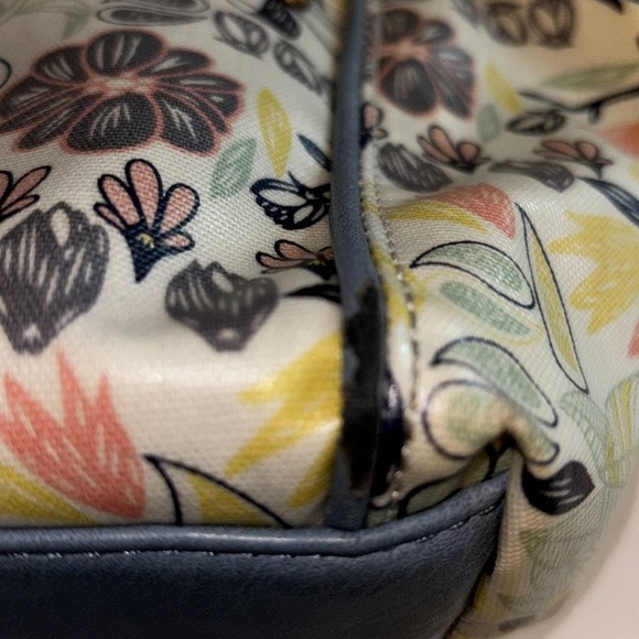 SAKROOTS LIGHT BLUE FLORAL AND BIRD TOTE VYNYL MATERIAL CREAM BREAM BACKGROUND - Picture 12 of 16